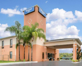 Гостиница Rodeway Inn Wesley Chapel  Уэсли-Чепел